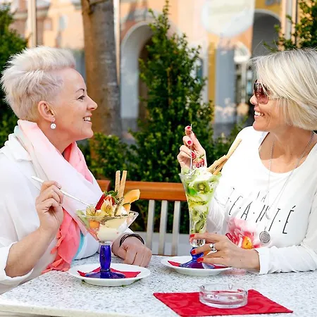 Bed & Breakfast Cafe Maier 3*