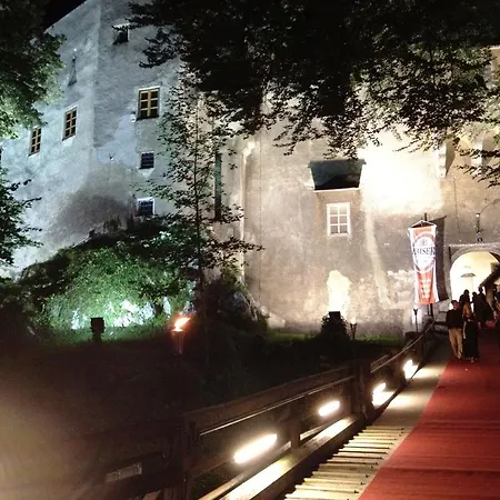 Cafe Maier Bed & Breakfast