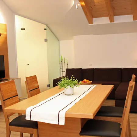 Bed & Breakfast Cafe Maier 2*