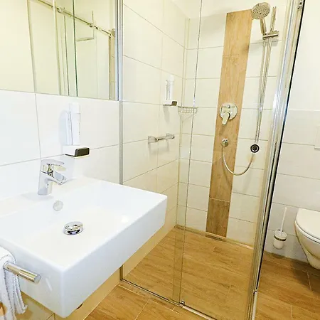 Bed & Breakfast Cafe Maier 3*